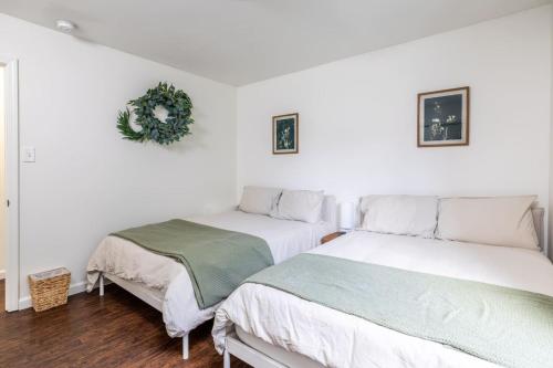 Cozy Duplex w King Bed 2 Full