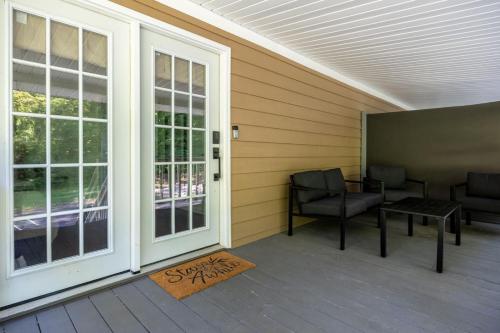 Cozy Duplex w King Bed 2 Full in Maryville (TN)