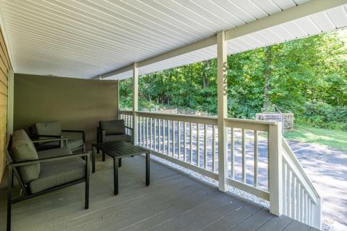 Cozy Duplex w King Bed 2 Full in Maryville (TN)