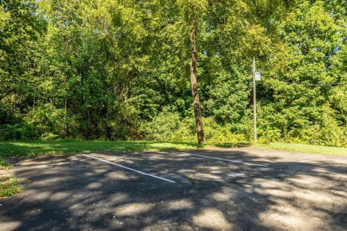 Cozy Duplex w King Bed 2 Full