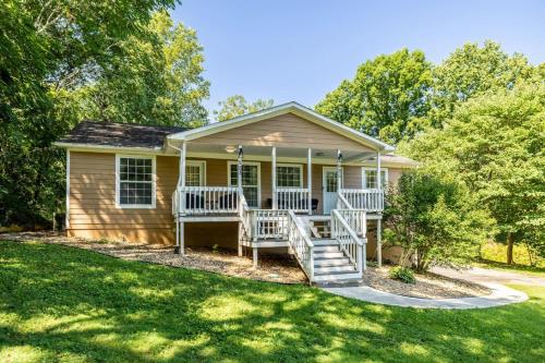 Cozy Duplex w King Bed 2 Full in Maryville (TN)