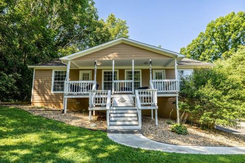 Cozy Duplex w King Bed 2 Full in Maryville (TN)