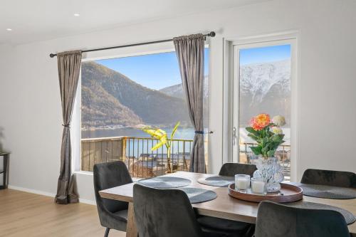A környék, 6 bedroom house with great view in Sogndalsfjøra