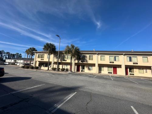 Guest Cottages & Suites - main image