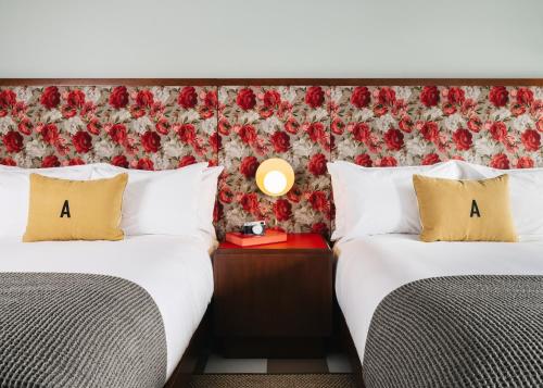 2 double beds