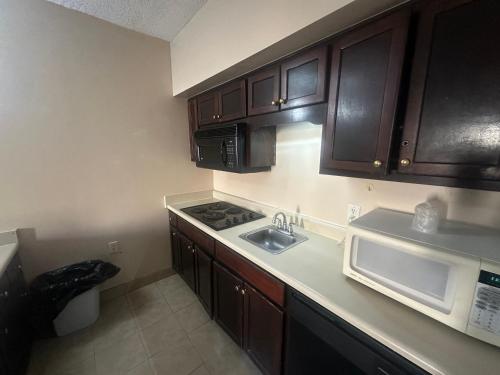 Guest Cottages & Suites - image 13