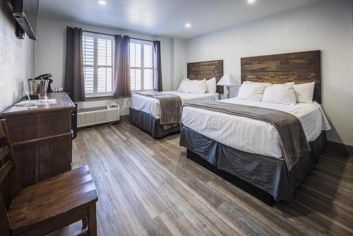 2 double beds