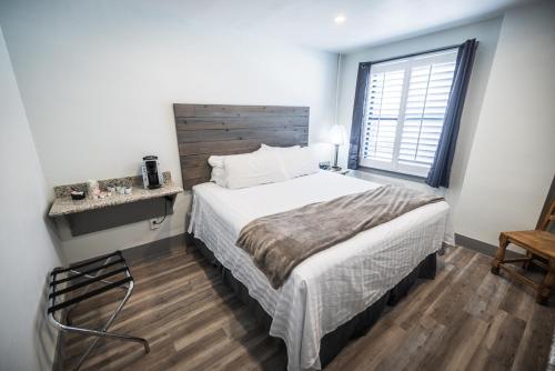 Hotel Nevada & Gambling Hall - image 10