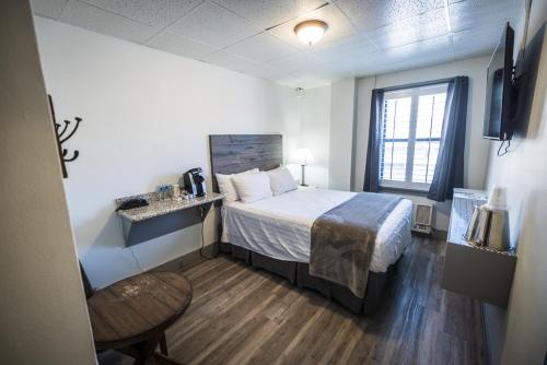1 queen bed