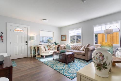 Grand millennial Style UW Cap Hill EV near Japanese Garden