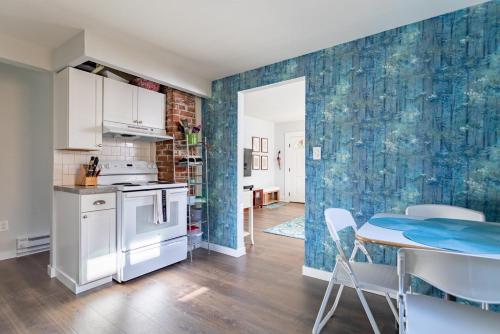 Grand millennial Style UW Cap Hill EV near Japanese Garden