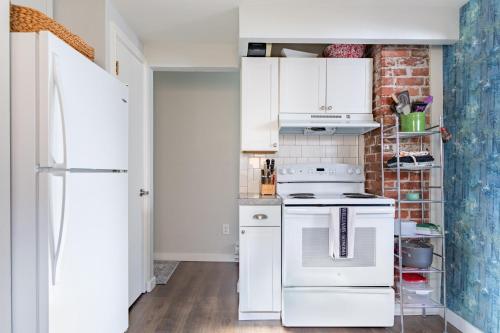 Grand millennial Style UW Cap Hill EV near Japanese Garden