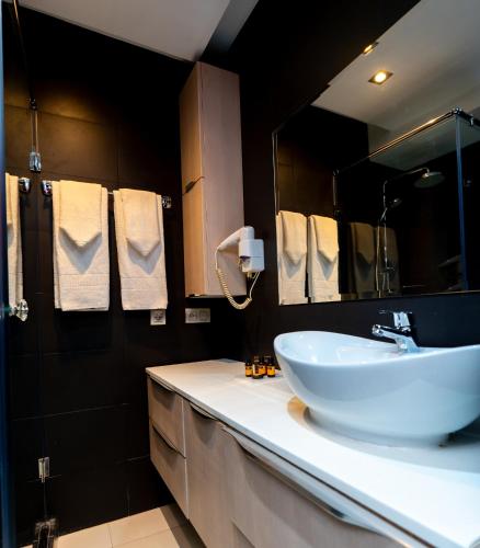 Executive Suite image 8