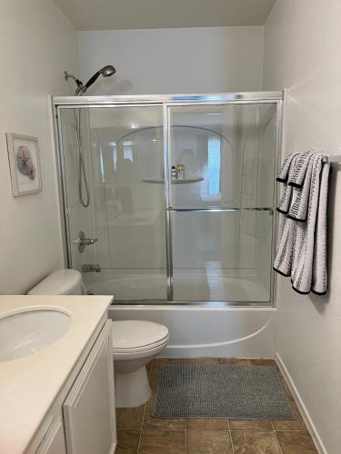 Beautiful 2 story home 20 minutes from the strip