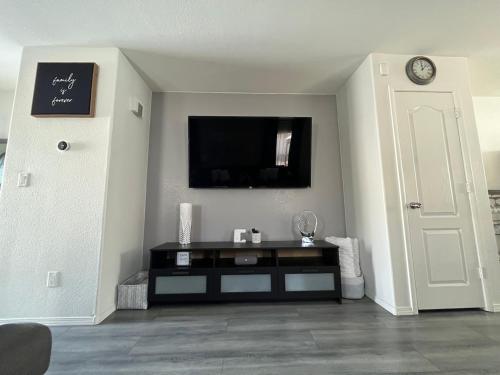 Beautiful 2 story home 20 minutes from the strip