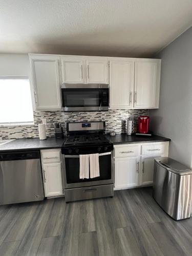 Beautiful 2 story home 20 minutes from the strip