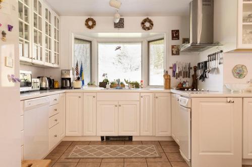 Charming home - views of Hunter Mountain slopes