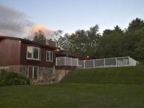 Charming home - views of Hunter Mountain slopes