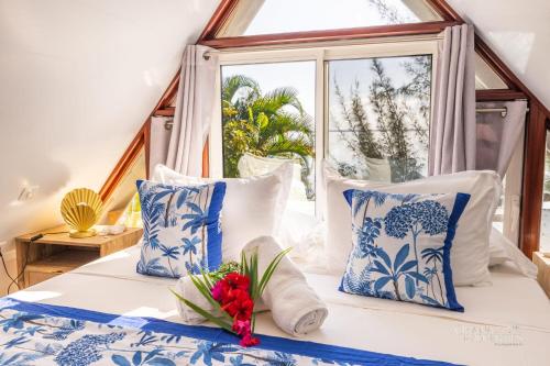 Villa Vanaki - Beachfront Villa 4BR w AC in Nu'urua