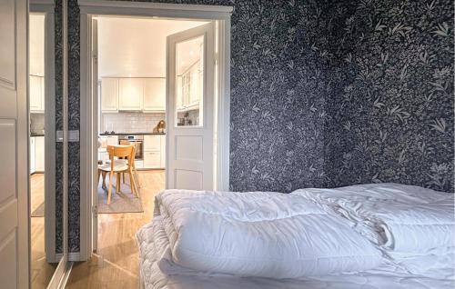 1 Bedroom Amazing Home In Kristinehamn in Nybble