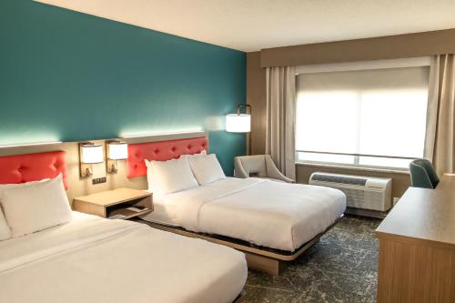 Comfort Inn & Suites - image 28