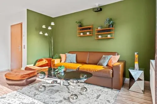 3 Zimmer, Beamer, Balkon, Disney Plus in Woltersdorf, Deutschland