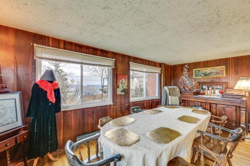 ‘Rustic Chic’ Retreat: 4 Mi to Kennywood! in West Mifflin (PA)