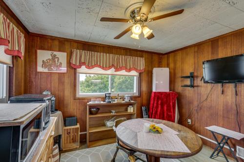 ‘Rustic Chic’ Retreat: 4 Mi to Kennywood! in West Mifflin (PA)