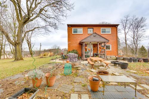 ‘Rustic Chic’ Retreat: 4 Mi to Kennywood! in West Mifflin (PA)