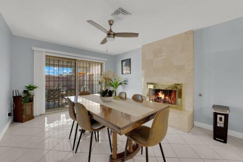 Luxury 4BR Vegas Retreat with Pool 10 Mins to Strip, Las Vegas (foto 8)