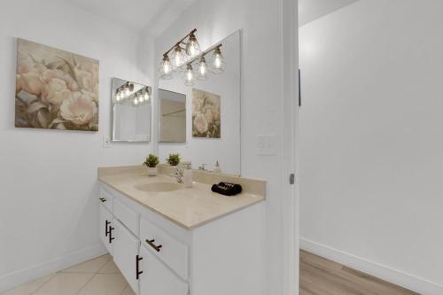 Luxury 4BR Vegas Retreat with Pool 10 Mins to Strip, Las Vegas (foto 9)