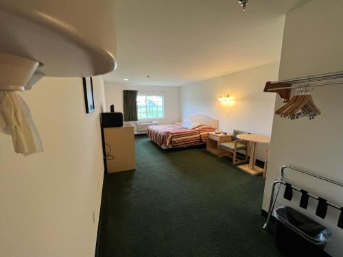 Red Bud Country Inn - image 9