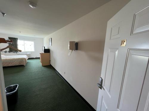 Red Bud Country Inn - image 8