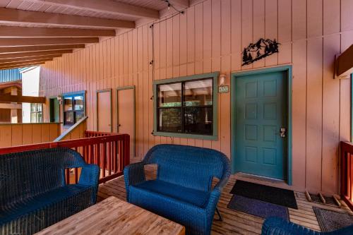 Shuttle Path To Ski Resort Family-friendly Shuttle Path To Ski Resort Family-friendly