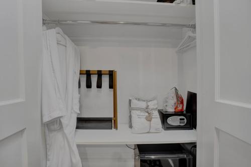 Queen Room image 9