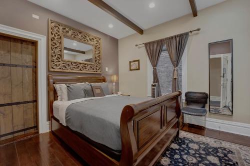 Queen Room image 2