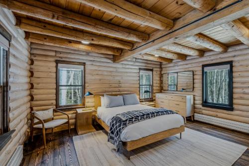 Log Cabin Fireplace Upper Valley - Wooded Chalet in 奎奇