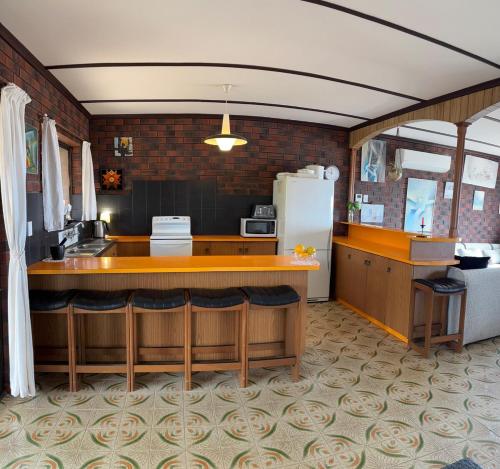 Beachfront Getaway Sellicks Beach House in เซลิค ฮิลล์