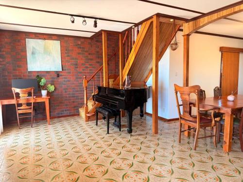 Beachfront Getaway Sellicks Beach House in เซลิค ฮิลล์