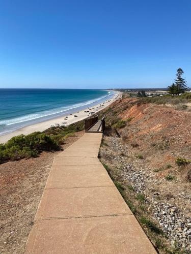 Beachfront Getaway Sellicks Beach House in เซลิค ฮิลล์