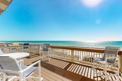 Green Reef Townhomes By Resrtq – Destin, FL