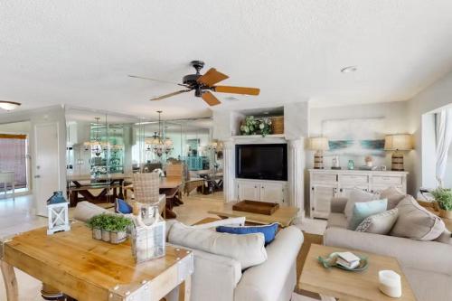 Green Reef Townhomes By Resrtq – Destin, FL