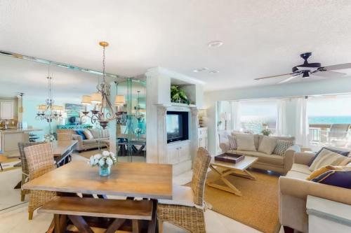 Green Reef Townhomes By Resrtq – Destin, FL