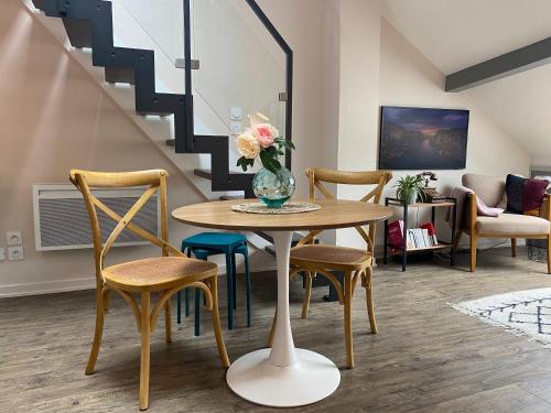 Stylish & Cosy Mezzanine in Historical Old Town, Annecy (photo 9)