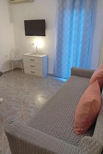 Apartments with parking space Mirca, Brac - 22108 in Mirca