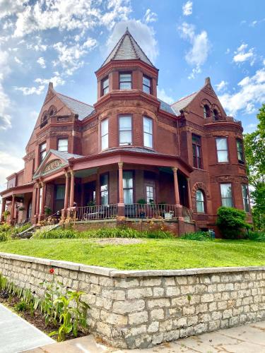 Vineyard Mansion Carriage House - image 13