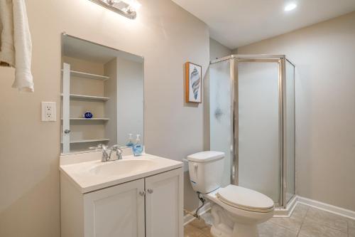 Hot Tub and Amenity Access Lake Anna Retreat!