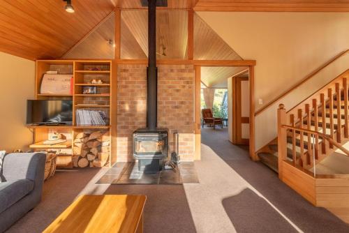 Relax with the Bellbirds in Akaroa