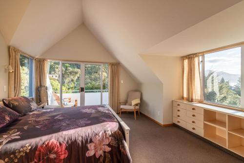 Relax with the Bellbirds in Akaroa