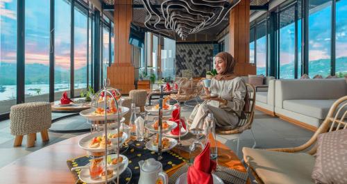 바/라운지, 메루오라 코모도 라부안 바조 (Meruorah Komodo Labuan Bajo) in 라부안 바조